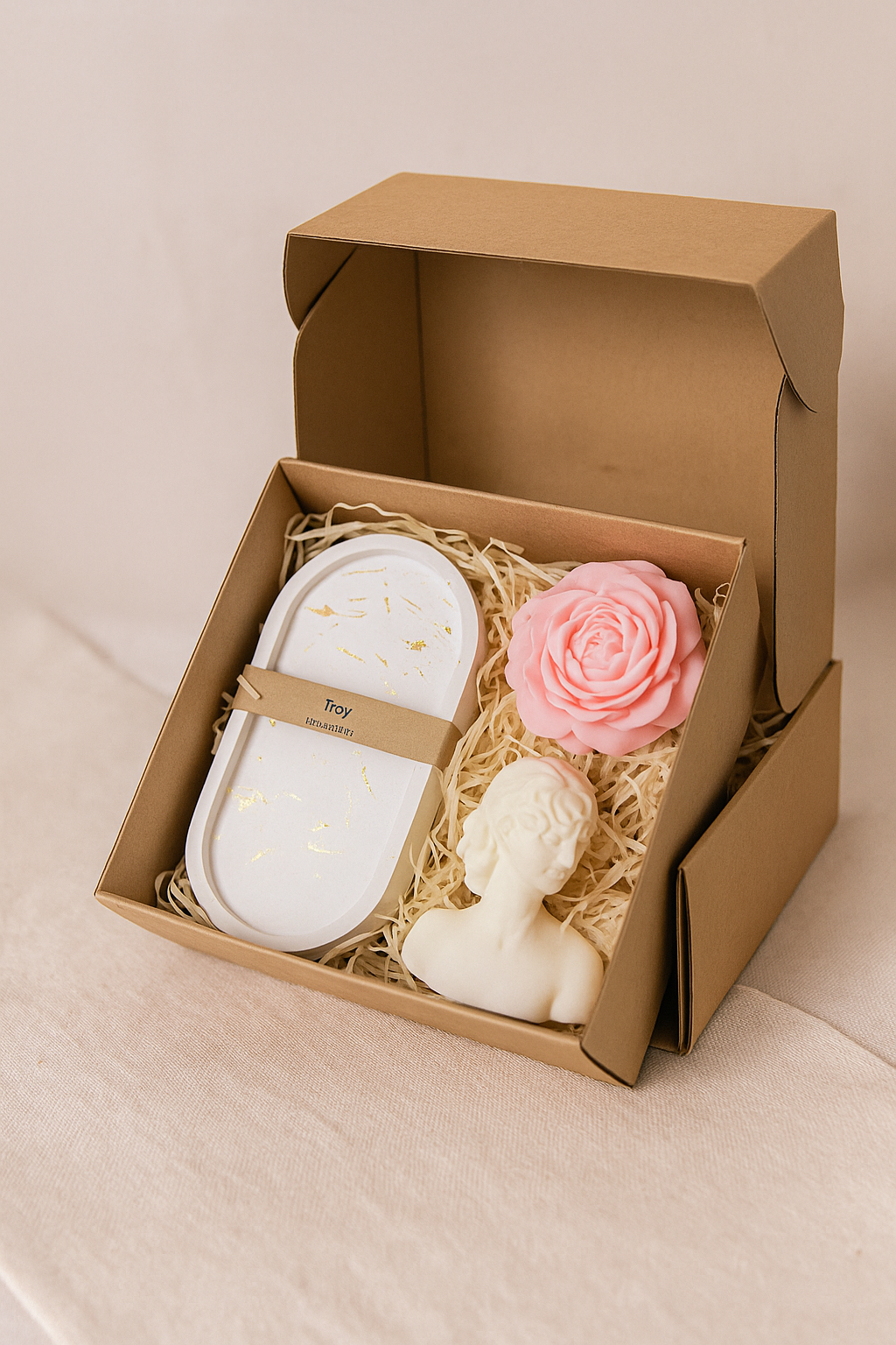Elegant Artisan Gift Set β Tray, Rose Candle & Sculpture Candle
