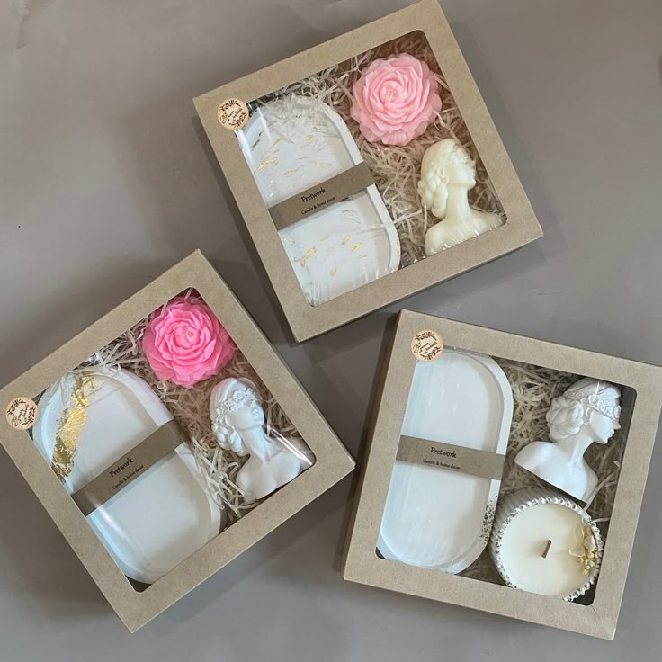 Elegant Artisan Gift Set – Tray, Rose Candle & Sculpture Candle