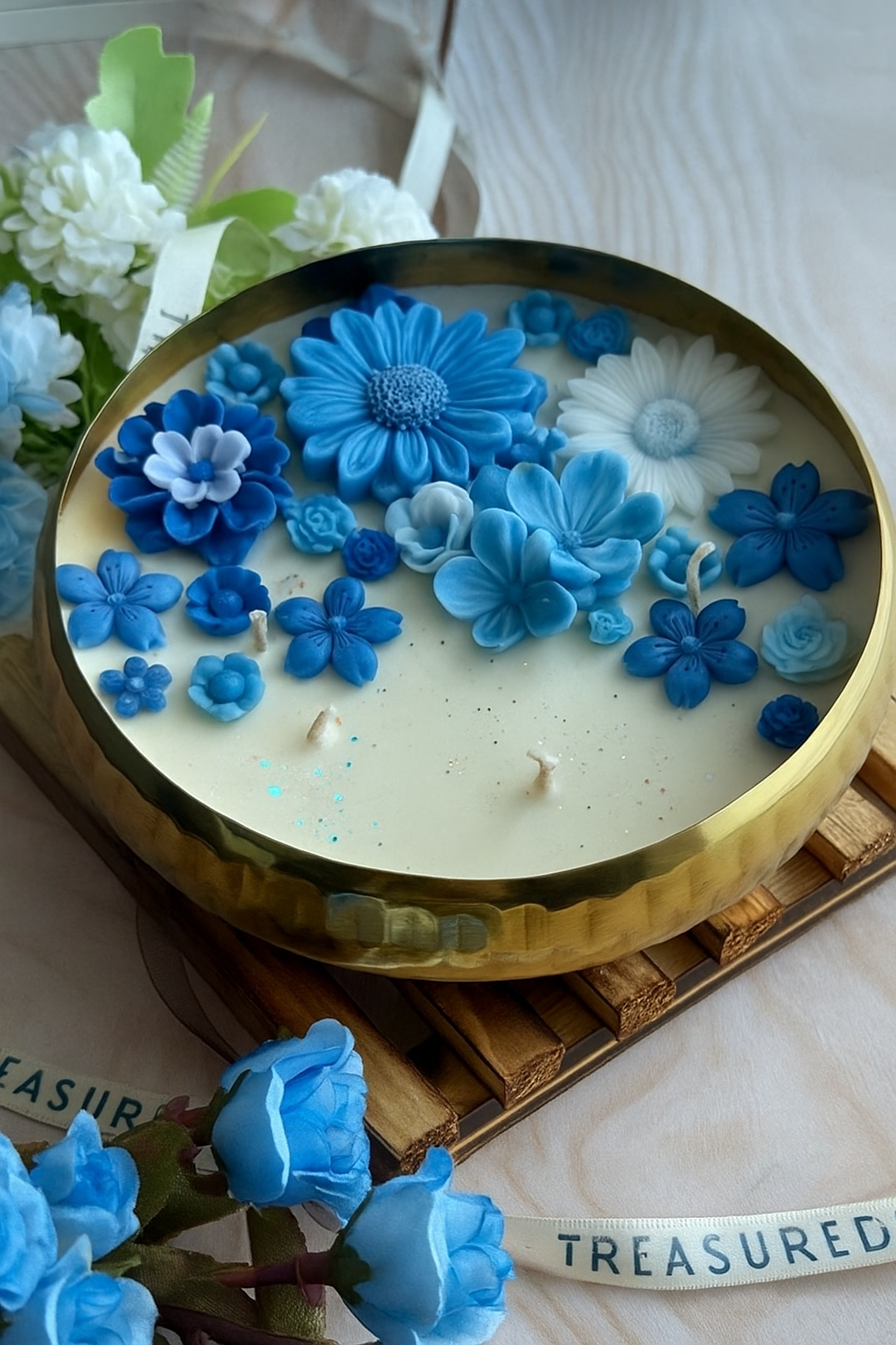 Divine Bloom – Luxury Floral Urli Candle