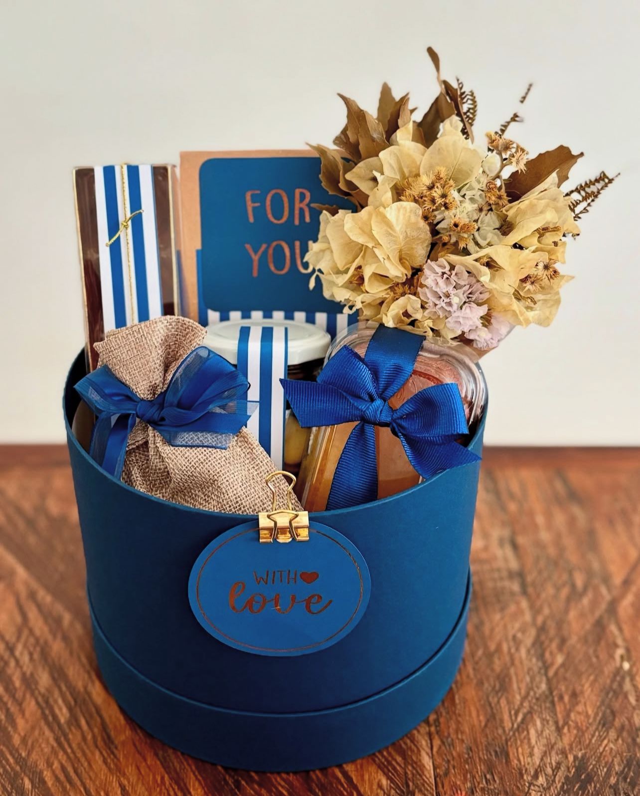 The Custom Luxe Hamper